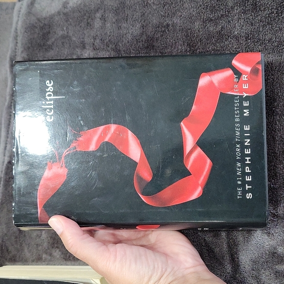 Twilight Saga Books by Stephanie Meyer!!! - Picture 4 of 9
